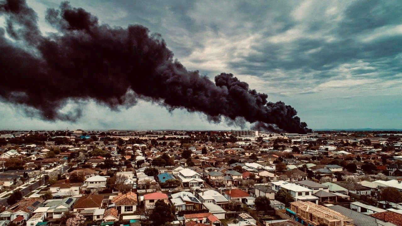 West Footscray factory fire, 30th of August 2018. Photo by Ben Schubert.